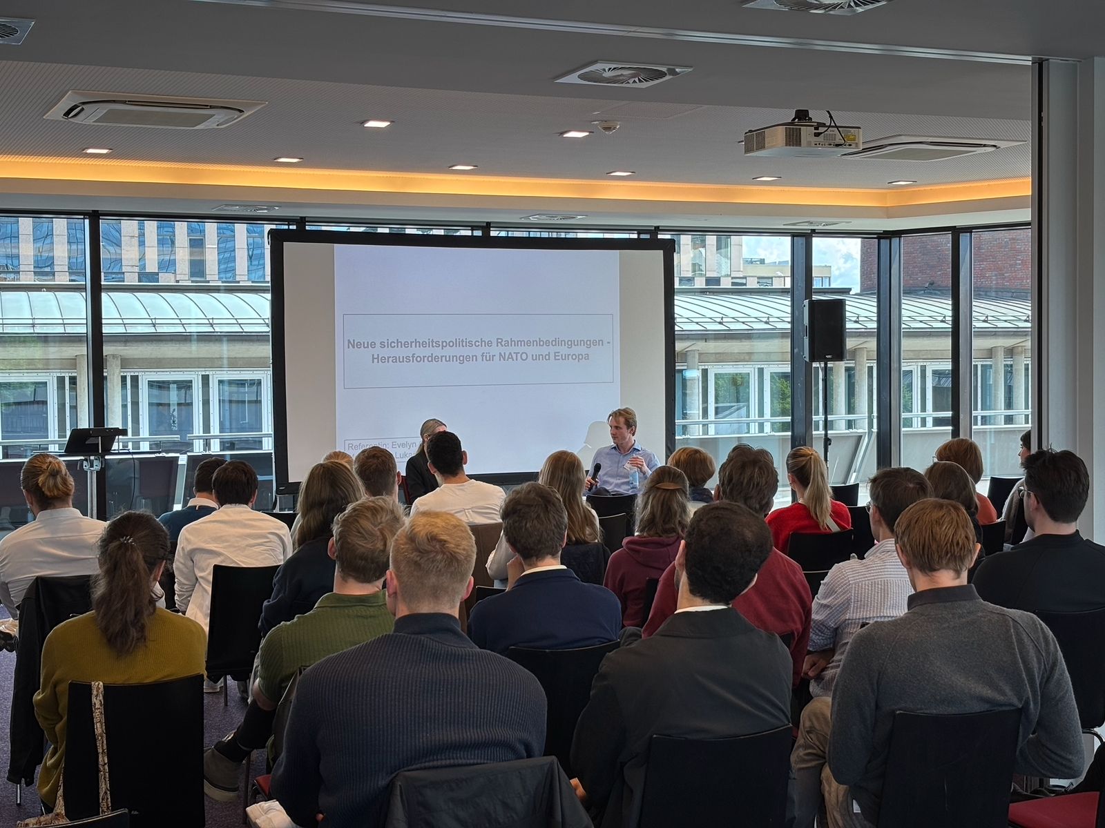 Vortrag zu sicherheitspolitischen Rahmenbedingungen